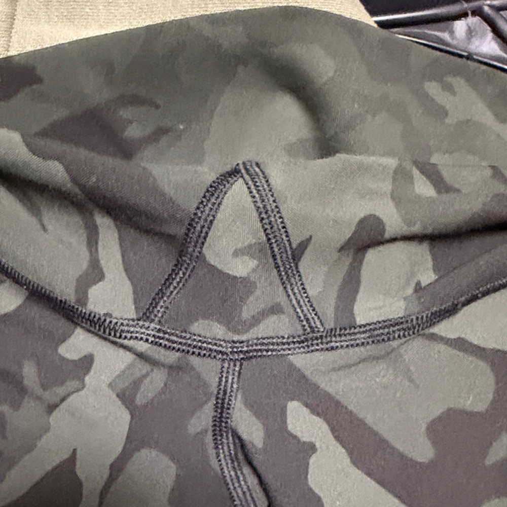 LULULEMON WUNDER UNDER HIGH RISE FULL LENGTH 25" *Full-On Luxtreme - Picture 4 of 4